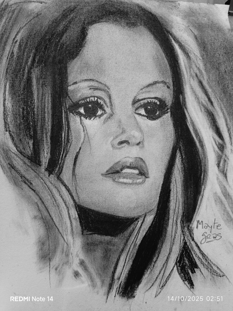 Dibujo al carboncillo.