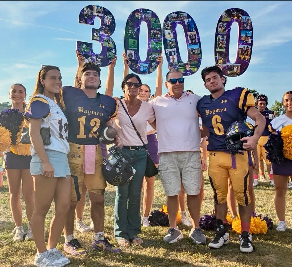 Joe_Henry12's tweet photo. Honored to be recognized by @NewsdayHSsports as a Gridiron Great and to have surpassed 3,000 rushing yards. Couldn’t have done it without my teammates, coaches, family, and everyone who’s supported me along the way. @GeorgeHenry_6 @CoachDrew_OBEN @CoachMoore_99 @Coach_Phelan25 @Coach_Handy73 @22CoachMoe @TheCoachGriggs @CoachSqualli @FUFBRecruiting
