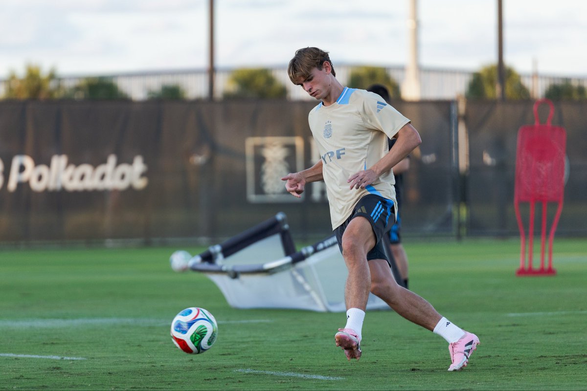 #SelecciónMayor ¡¡Último entrenamiento en #Miami!! 💪🏼⚽️

Ahora sí, a la espera del amistoso de mañana ante <a href="/FPFPuertoRico/">Federación Puertorriqueña de Fútbol ⚽️🇵🇷</a> 🇵🇷