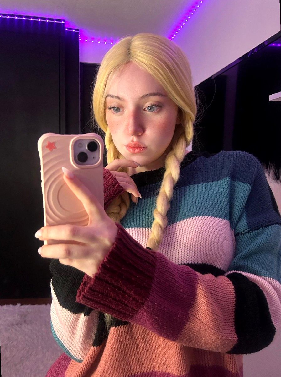 KiryuSuper's tweet photo. vibe check: hoodie, messy bun, 3 missed calls from mom https://t.co/ksF0vMyuhH