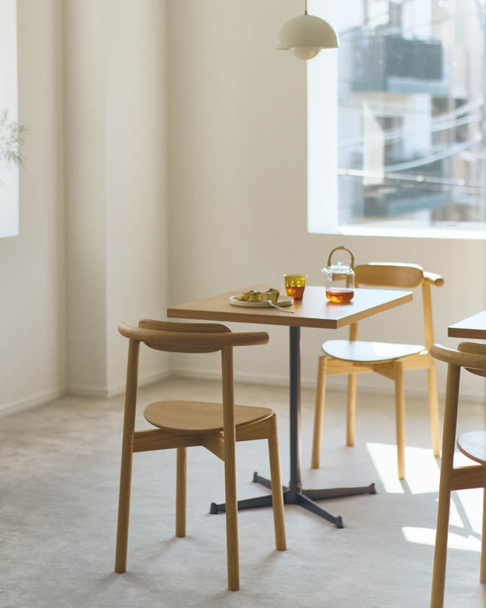 HUSTNET's tweet image. #チェア #カフェ家具 
#企業公式相互フォロー #企業公式秋のフォロー祭り
「ムー チェア」は、柔らかなラインとシンプルな構造が特徴の木製椅子です。…