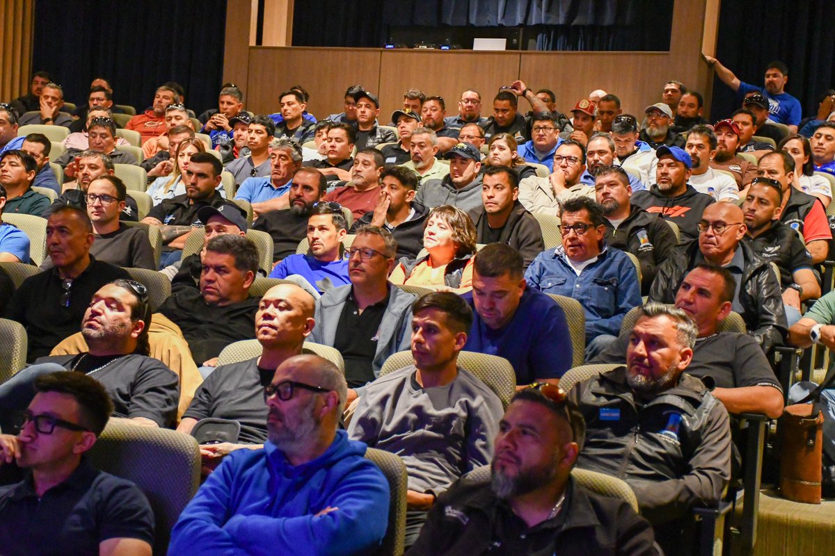 💪 Invitamos a participar de nuestra reunión política al compañero <a href="/Rolo_Figueroa/">Rolo Figueroa</a> y los candidatos de <a href="/LaNeuquinidad/">La Neuquinidad</a> , reafirmando nuestro compromiso de seguir defendiendo a los trabajadores, las familias y los recursos de Neuquén.