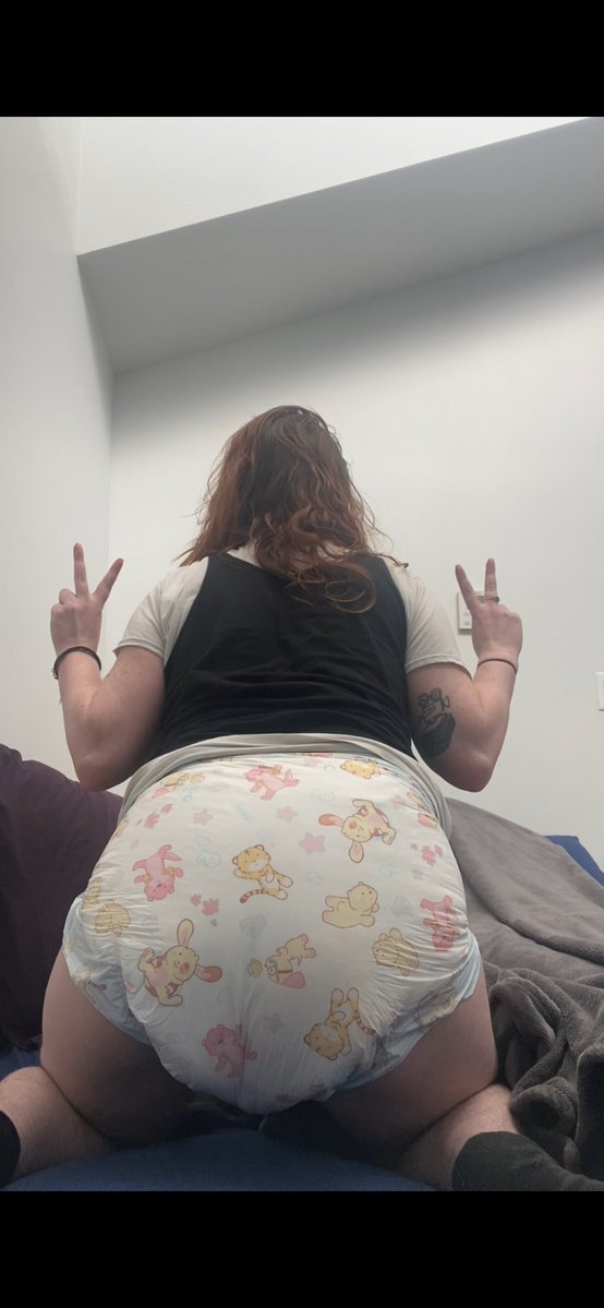 Just a lil squirt. 
#abdlgirl  #abdl #abdlprincess #diaperwetting #diaper