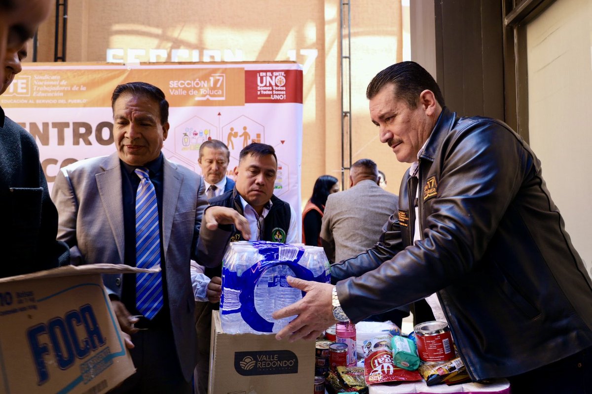 17_snte's tweet photo. 🧡 La Sección 17 del SNTE, siempre unida y solidaria.

Las y los maestros respondemos al llamado cuando más se necesita. 👩‍🏫🤝

Apoyemos juntos a las familias afectadas por las lluvias. 🌧️🇲🇽

#SNTE #Sección17 #UnidadSindical #SolidaridadMagisterial https://t.co/EPutWTwZmS