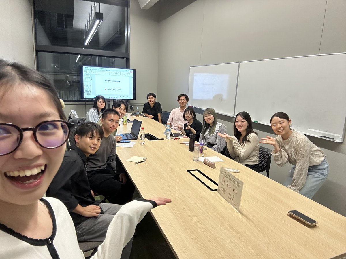 MAgribusiness's tweet photo. 10/13に株式会社日本農業COOの河合秋人さんにご講演いただきました！🍎
創業から約9年のリアルな話を伺いました。圧倒的な成長の背景には、「若さと気合い」があるとのこと。そのエネルギーに刺激を受け、一層頑張っていきます！貴重なお話をありがとうございました！
#日本農業 #農業 #アグリビジネス https://t.co/2v3h4kFLtQ