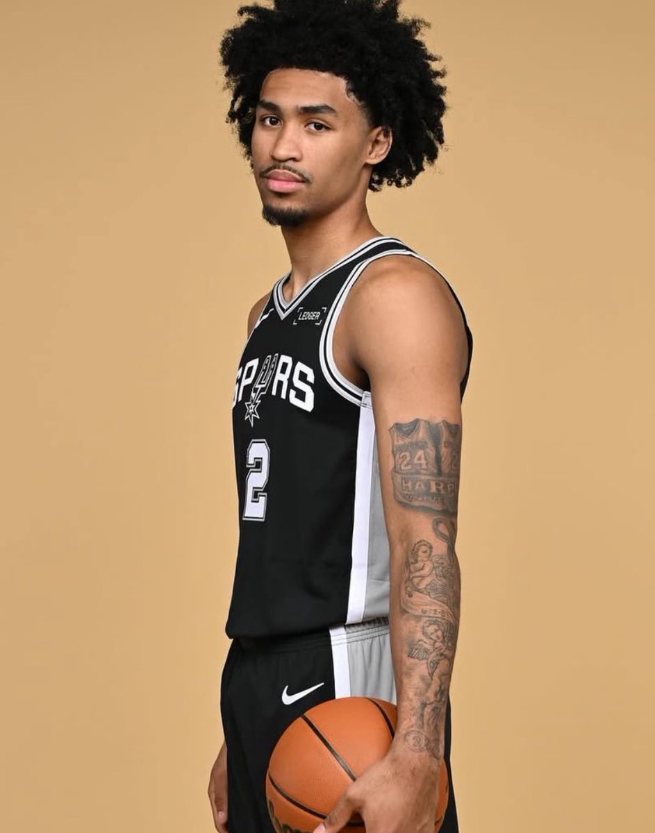 TheHoopCentral's tweet image. Dylan Harper tonight:
11 Points
8 Assists
2 Steals
4/8 FGM
1/1 3PM
+11 +/-
22 Minutes