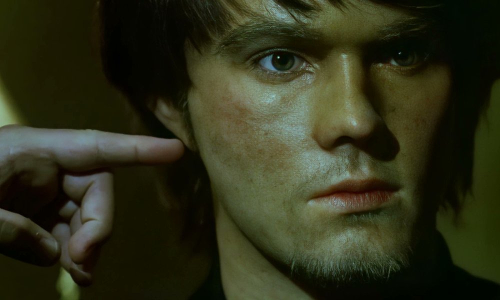 I would pay a lot of money to see House of Wax 2005 in theaters. It's become a yearly Halloween watch for me.