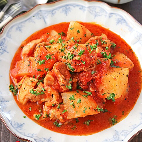 ManoaGroup's tweet image. 🍅 Rice Cooker Tomato-Cheese Pork Belly &amp;amp; Napa Cabbage

A super easy rice cooker dish — just layer napa cabbage, pork belly, and canned tomatoes, then press start! 🍲✨
qr.paps.jp/mgAEZ
#EasyJapaneseRecipes #JapaneseFood #HomeCooking #EasyRecipes #ManoaGroup