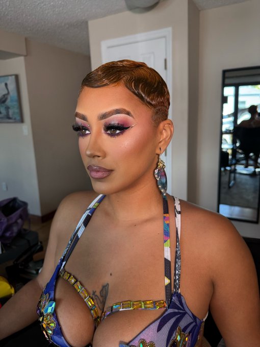 My Miami Carnival makeup ateeee https://t.co/5F070oe0be