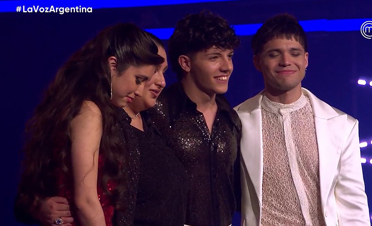 El ganador de la quinta temporada de #LaVozArgentina es: Nicolás Behringer del Team Luck Ra. 

Atrás quedaron Alan Lez, Milagros Amud y Eugenia Rodríguez.
PD: Nunca más hagan una final grabada, gracias.