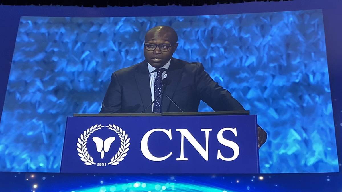 UCSF Neurosurgery (@neurosurgucsf) on Twitter photo Congratulations to <a href="/UCSFHospitals/">UCSF Health</a> neurosurgeon Shawn Hervey-Jumper, MD, on receiving the Guha Award from <a href="/TumorSection/">Section on Tumors</a> & <a href="/NeuroOnc/">SNO</a>! 🎉 This award recognizes his lab’s research advances in cancer neuroscience and his dedication to mentoring. #2025CNS <a href="/CNS_Update/">CNS</a> Congratulations to <a href="/UCSFHospitals/">UCSF Health</a> neurosurgeon Shawn Hervey-Jumper, MD, on receiving the Guha Award from <a href="/TumorSection/">Section on Tumors</a> & <a href="/NeuroOnc/">SNO</a>! 🎉 This award recognizes his lab’s research advances in cancer neuroscience and his dedication to mentoring. #2025CNS <a href="/CNS_Update/">CNS</a>