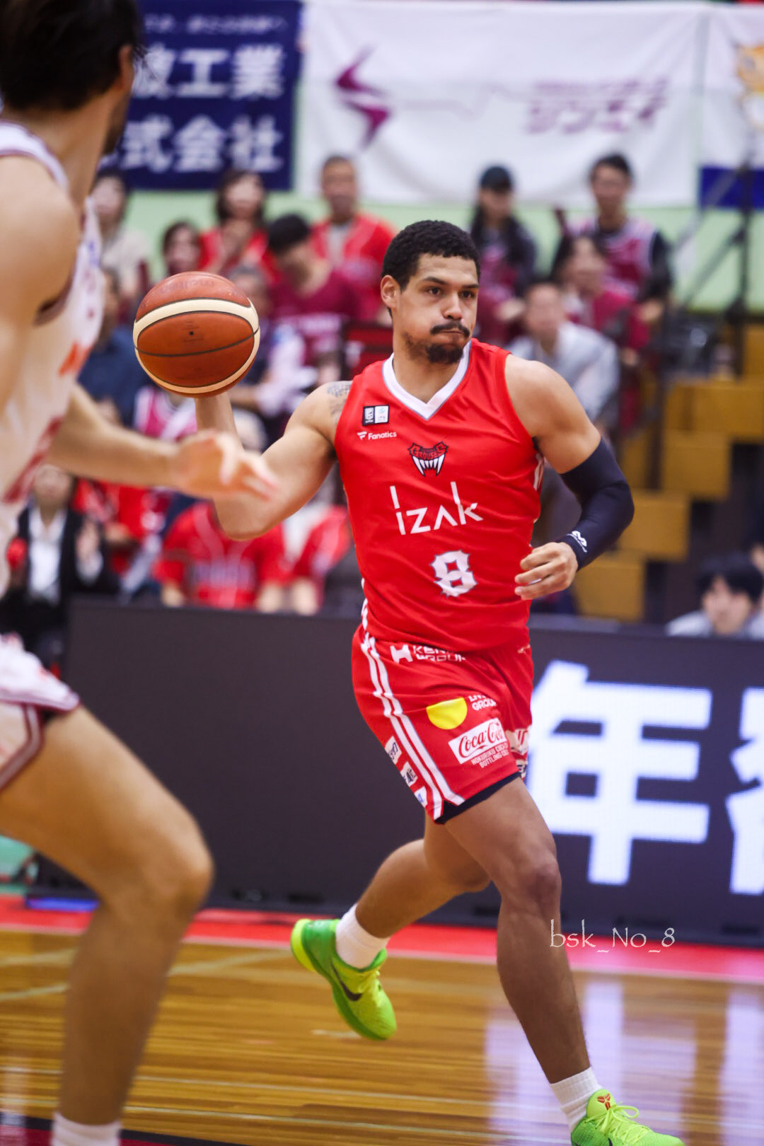 パワー山さんページ クーボ ｜ 清廉に輝く、四角いフラワーベース