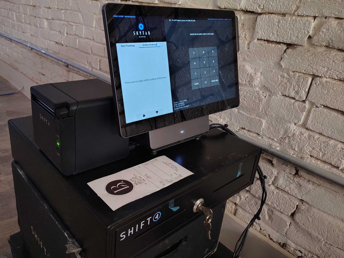 CPando_SkyTab's tweet image. 🥗 Keep it fresh. Keep it Basic. 🌿
COMMING SOON!!!! Located in Lebanon, TN, this modern on-the-go eatery serves up fresh fruit bowls, smoothies, wraps, and all the healthy, delicious bites your body will thank you for! 💪If you’re looking for something light, tasty, and…