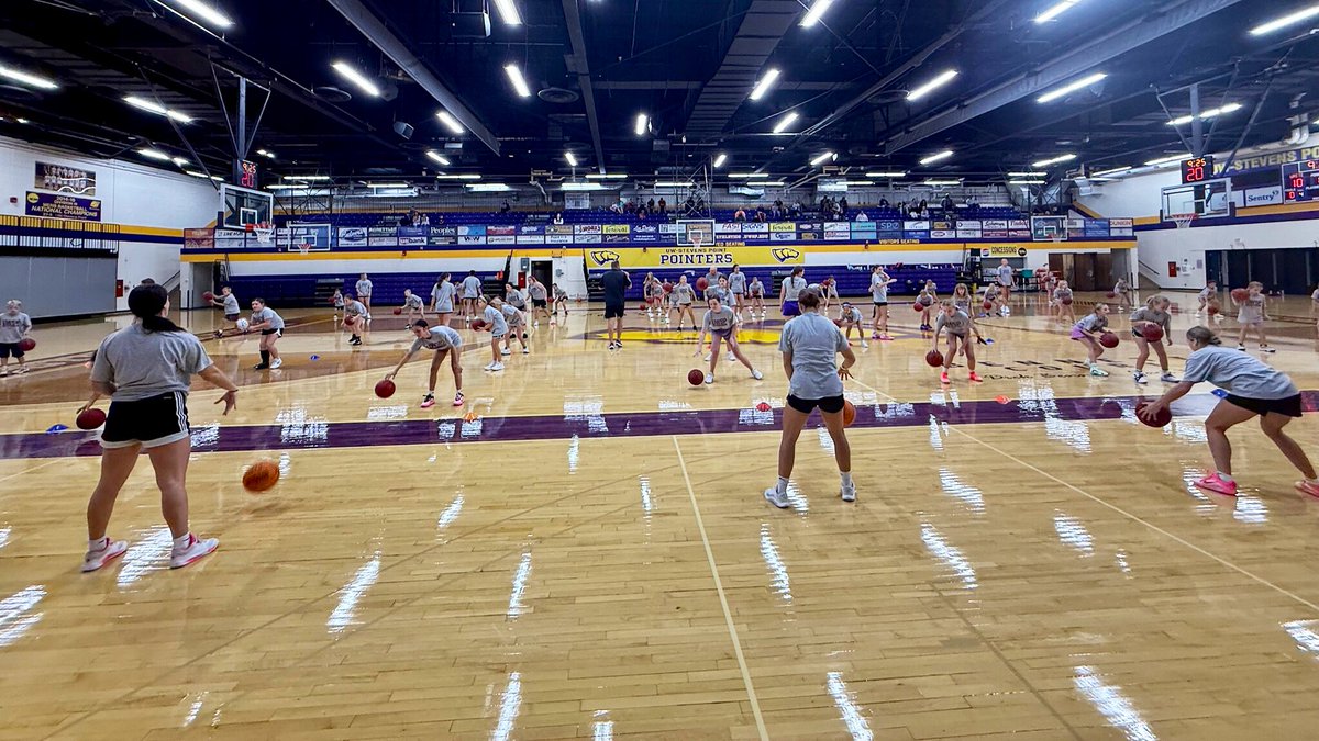 UWSP W Basketball tweet media