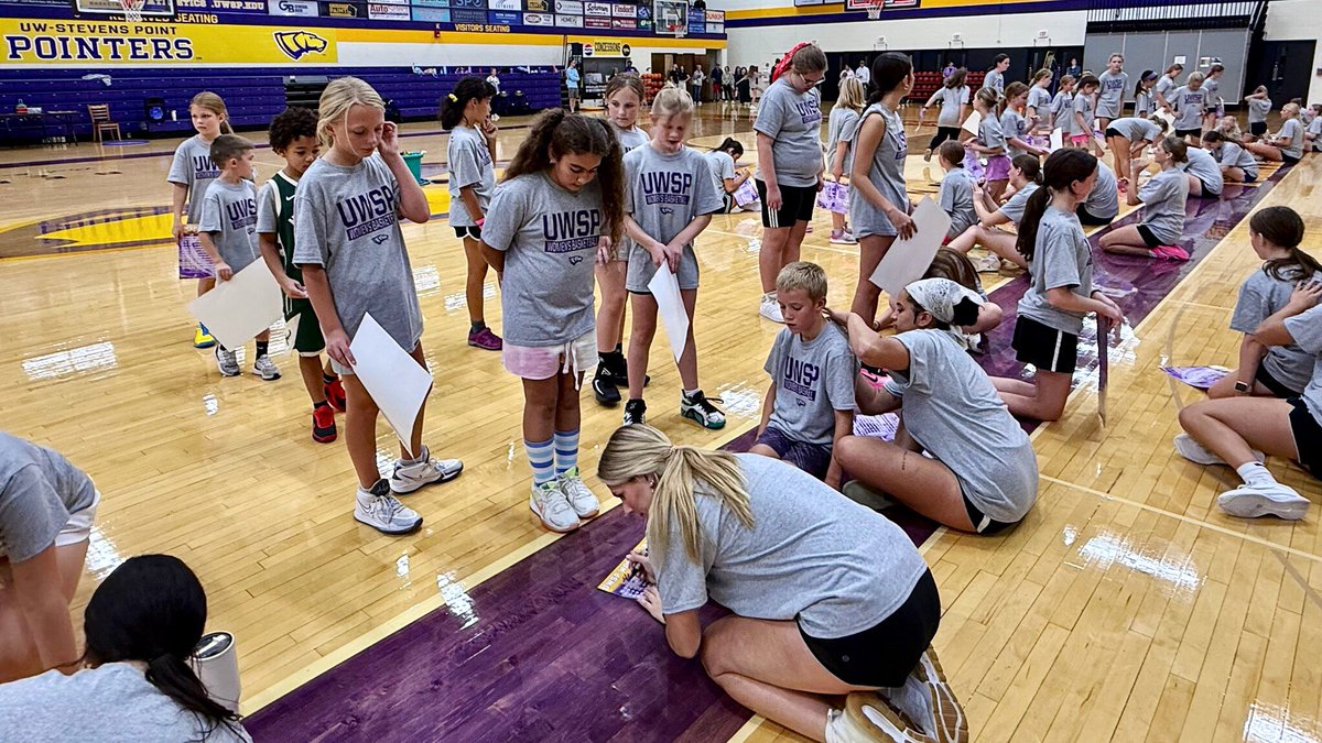 UWSP W Basketball tweet media