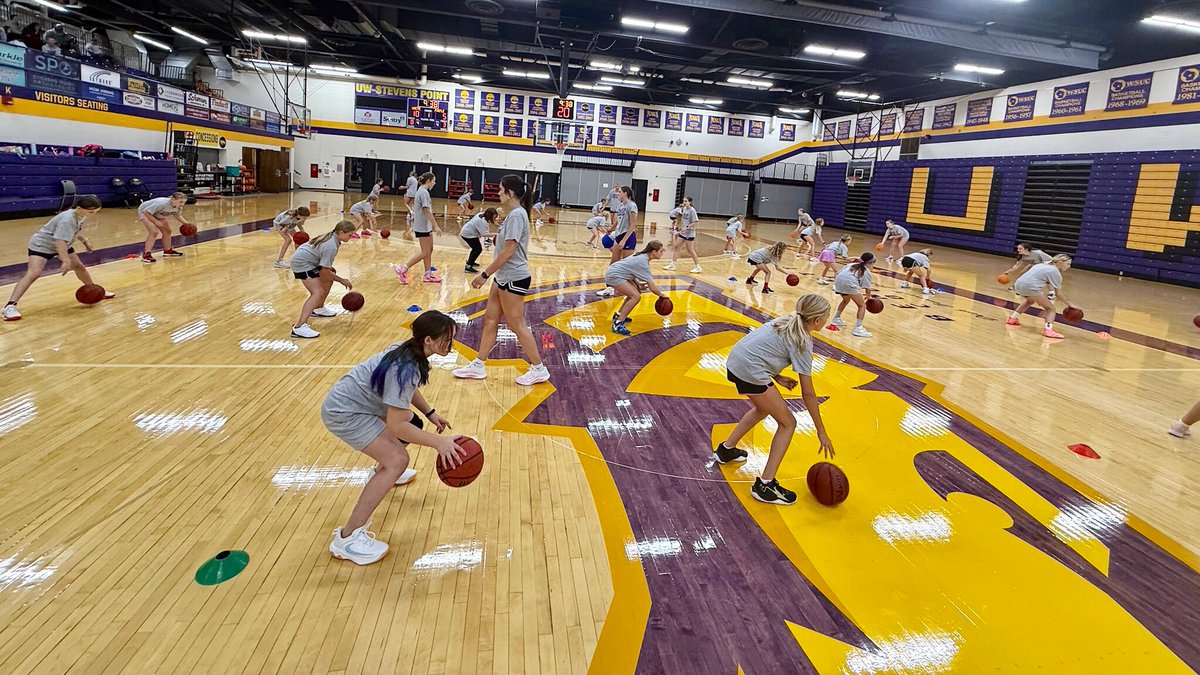 UWSP W Basketball tweet media