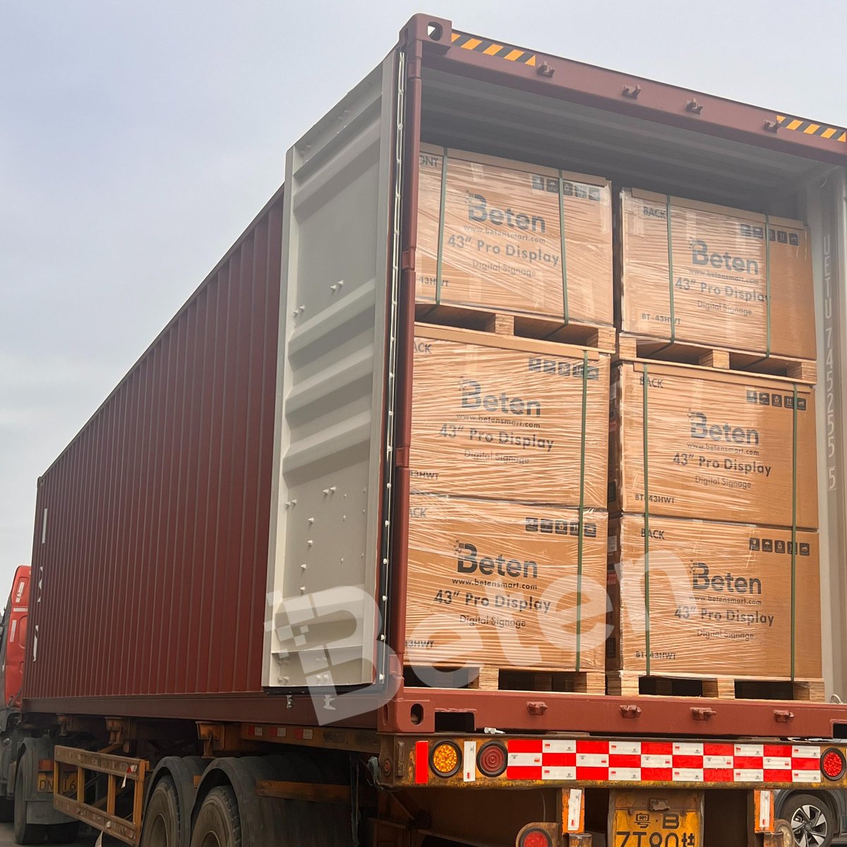 Cathy3585756716's tweet image. ✈️ Nothing makes us happier than seeing our creations winging their way to lovely customers in the UK. We can&apos;t wait for you to unbox this!

Thank customer&apos;s support from across the pond!
#DigitalSignage #ProDisplay