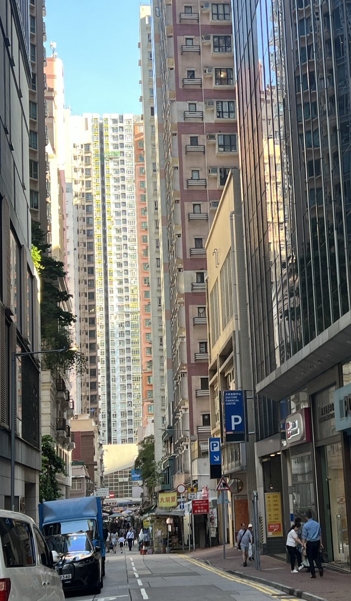 wanderingsseul's tweet photo. 얼마전에 다녀온 홍콩
서울의 붐빔은 홍콩의 붐빔과 차원이 달라~
정말 모든것이 빽빽한 도시였다
그럼에도 불구하고 한국이 아니라면 어디가 살만할까? 싶으면 순위권 안에는 있을듯 https://t.co/DJYLtpp4Ml