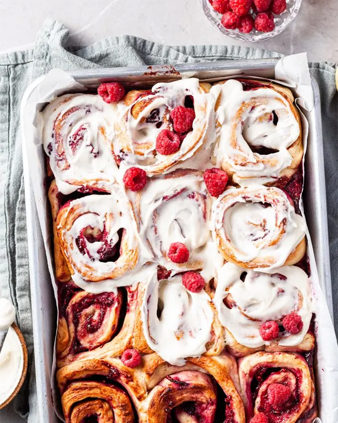 We want one of these Raspberry Sweet Rolls! This recipe shared by Stahlbush Island Farms uses frozen raspberries to make this decadent breakfast treat! Yum! 😍

stahlbush.com/raspberry-swee…

#oregonberries #raspberries #sweetrolls #breakfastidea