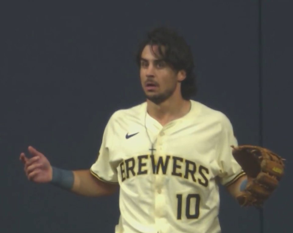 Cuando no estudiaste y seleccionas todas las respuesta al azar y lo pasas con 100.

#Brewers
#Dodgers
#NLCS