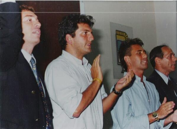 🔴 ARCHIVO DE LA CASTA 

<a href="/diegosantilli/">Diego Santilli</a> junto a <a href="/SergioMassa/">Sergio Massa</a>, en una unidad básica del Partido Justicialista.