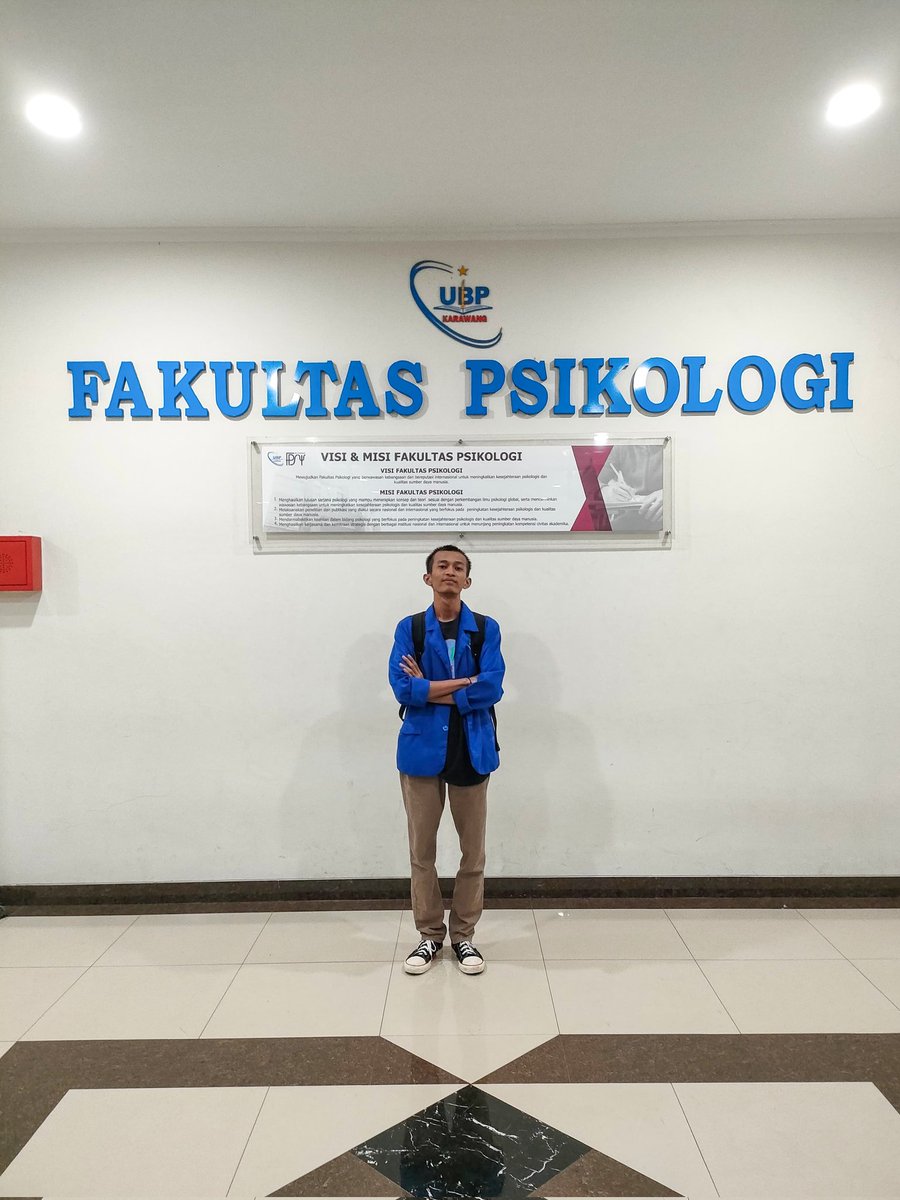 rianfrdnt's tweet image. lalu kapan saya akan di wisuda, adik kelas sudah lebih dulu...