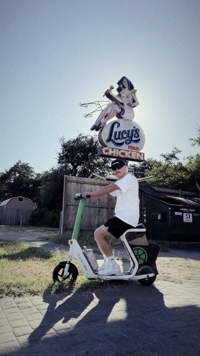 ValtteriBottas's tweet image. America, I’m here 🇺🇸

📷 @paulripke