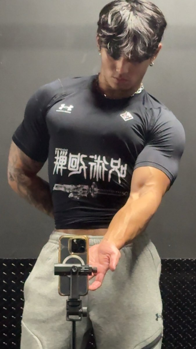 gang i don’t cosplay but js know if I did I think i’d look fire

thank you UnderArmour for the package

UA x JJK