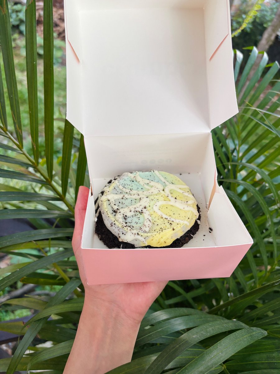 secondsyears's tweet image. Después de tanta expectativa, por fin se me hizo probar las galletas Crumbl sabor Benson Boone's Moonbeam Ice Cream, en CDMX. Que combinación de sabores tan única!