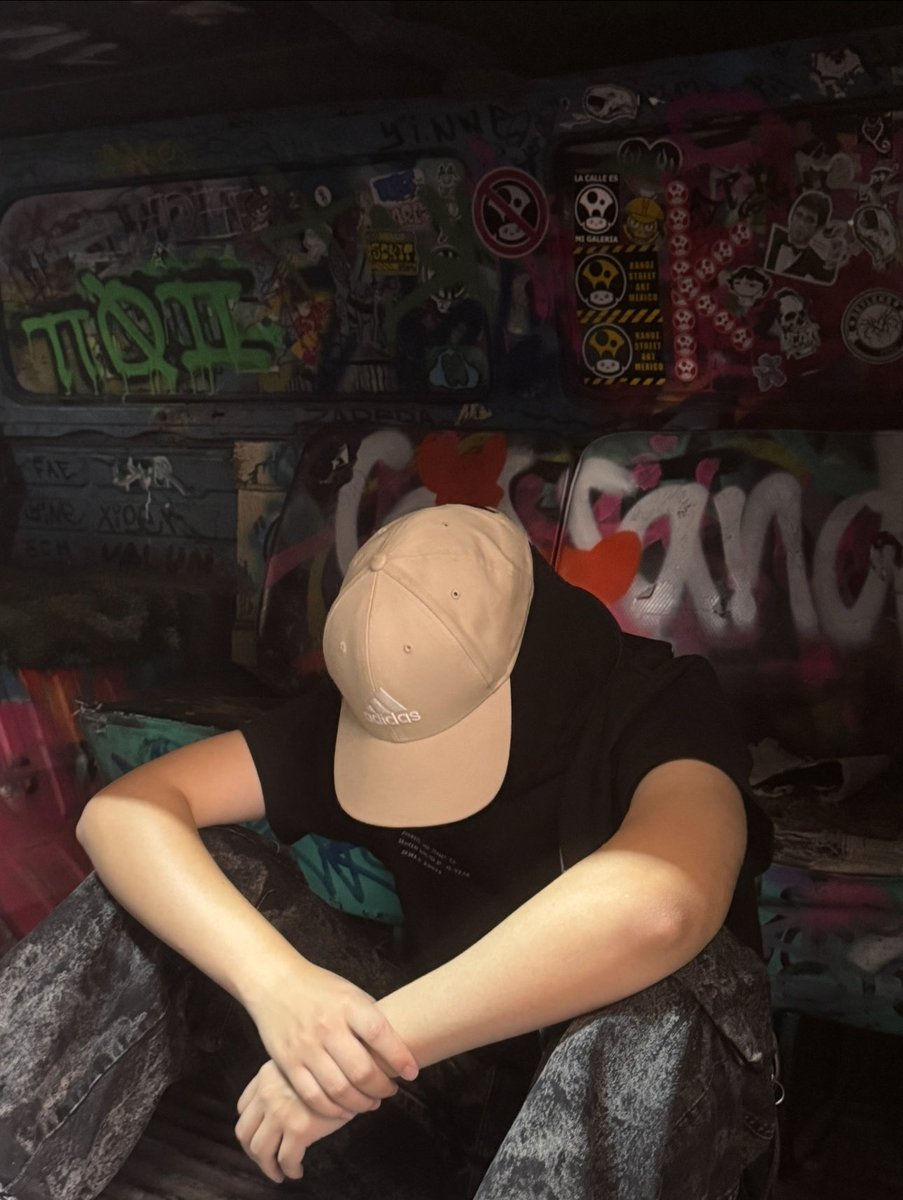 Chicos estuve fuera todo el día avanzando unos pendientes, aún no llego a casa. 
Mañana prendo mas tempranito y compensamos con capitulo de saga, chismecito y jueguitos con wendy🙂‍↕️. Los veo mañana❤️