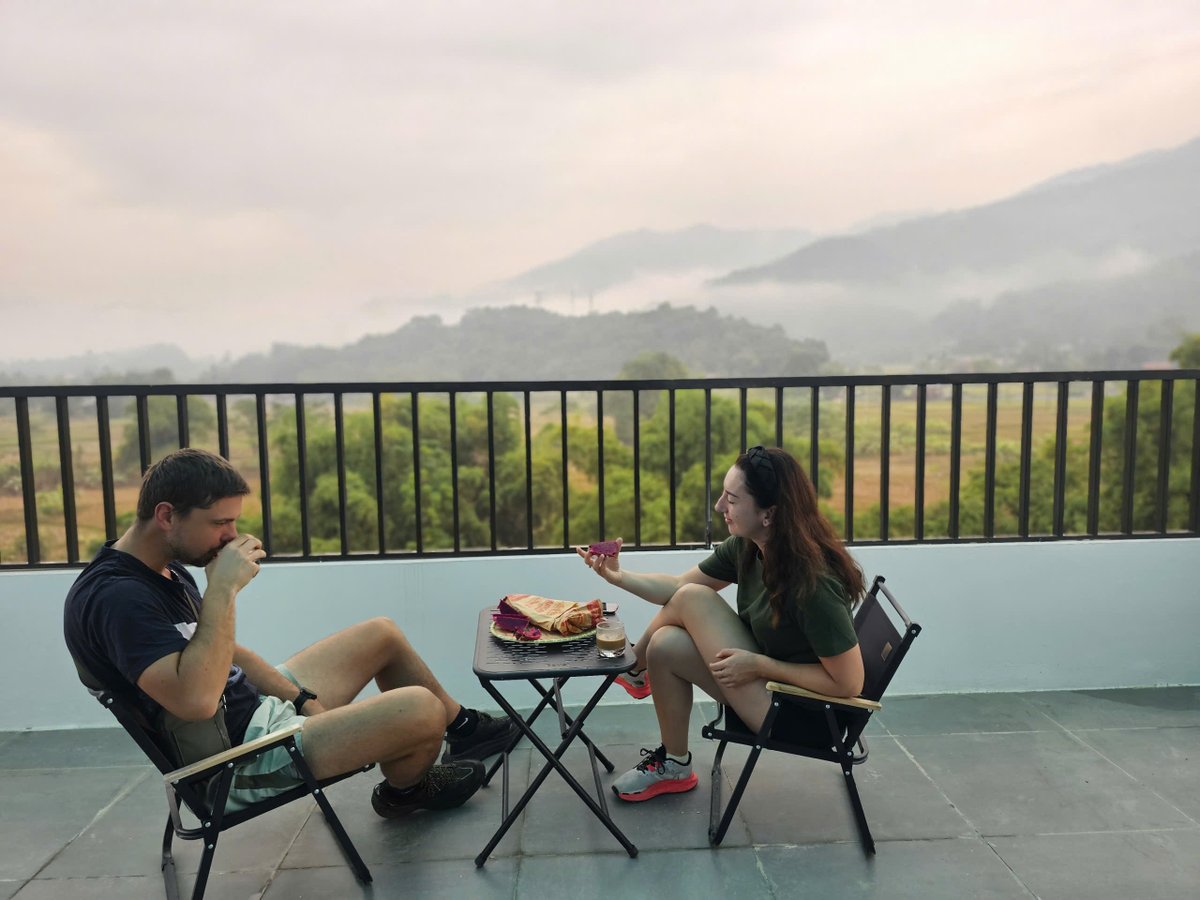 Zinghomehagiang's tweet image. Breakfast with a view hits different here. 🌄☕
🏠Enjoy your morning on the rooftop of ZingHome Ha Giang, where coffee meets clouds and the mountains say good morning. 💚
----- 
WhatsApp: (+84) 813682323  
Website: zinghomehagiang.com
 #hagiangloop #hagiang #hagiangtrip