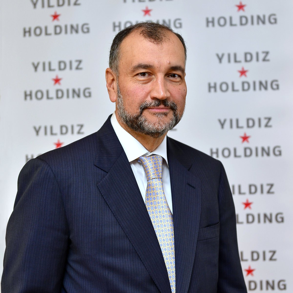 bosunatiklama's tweet image. Türkiye'nin en zengin insanı Murat Ülker:
"Anamın evinde oturuyorum, başka yerde evim yok. Bütün evlatlar, aynı evde yaşıyoruz."