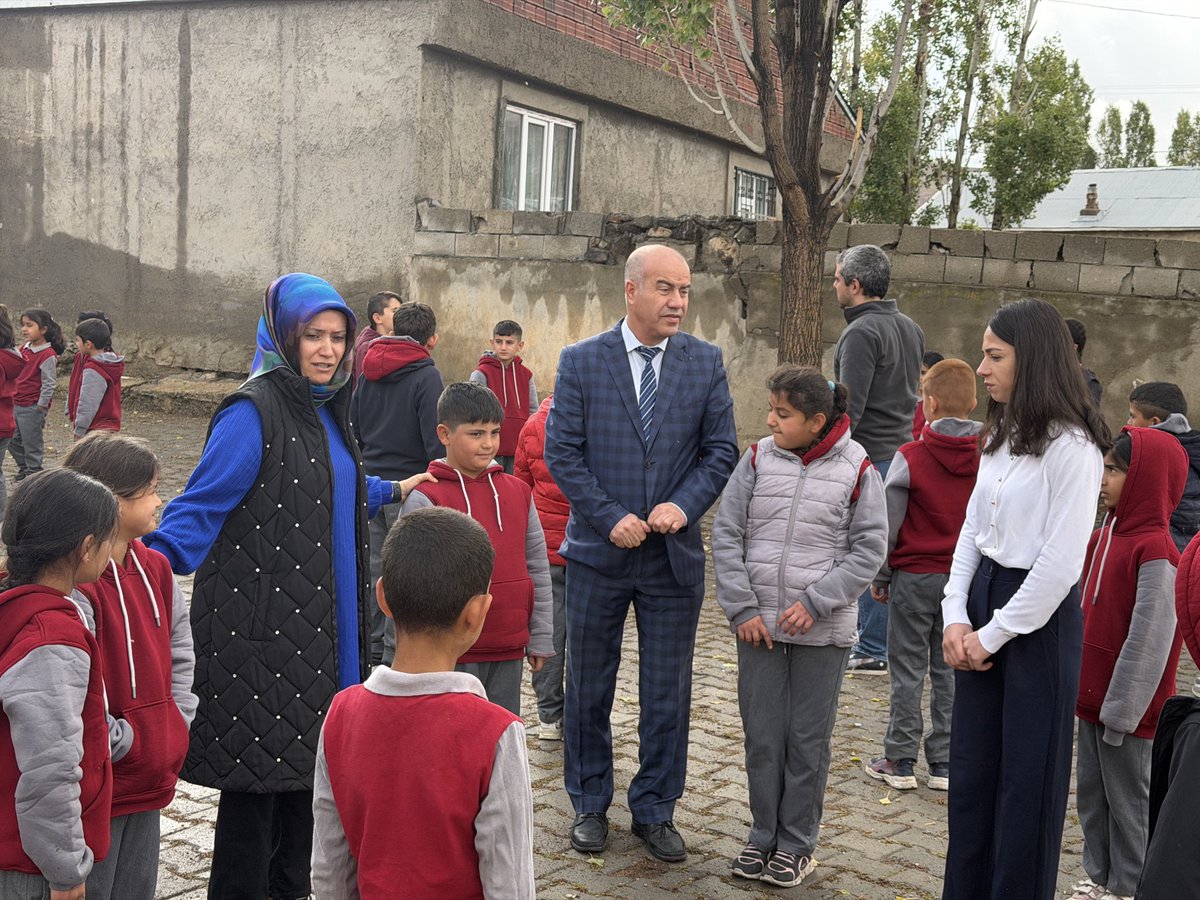 “Afetler ve Dayanıklılık Ayı” kapsamında düzenlenen tatbikata İlçe Milli Eğitim Müdürü Ahmet Kaya, İlçe Milli Eğitim Şube Müdürü Utku Kızılkaya öğrencilerle birlikte katıldı. <a href="/tcmeb/">Millî Eğitim Bakanlığı</a> <a href="/tcagrivaliligi/">T.C. Ağrı Valiliği</a> <a href="/agrimem/">AĞRI MEM</a> <a href="/hasan_kokrek/">Hasan Kökrek</a> <a href="/TslcyKaymakamlk/">T.C. Taşlıçay Kaymakamlığı</a> <a href="/Ahmetkaya0404/">Ahmet KAYA</a> <a href="/UtkuKzlkya/">Utku Kızılkaya</a> <a href="/ihsankosen/">ihsankosen</a>
