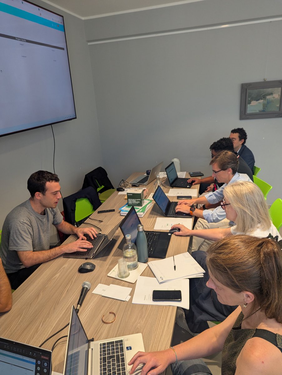 DATA CELLAR project tweet media