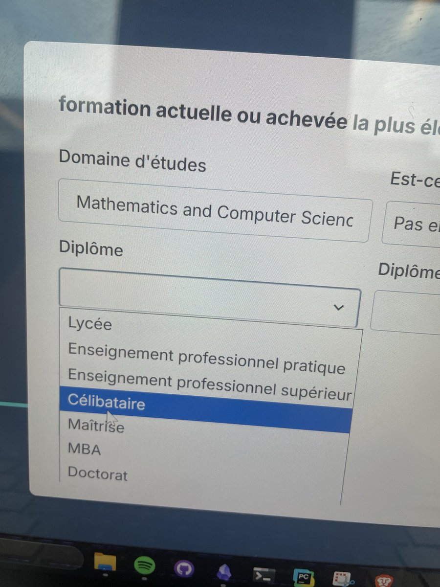 tnkss91's tweet image. Diplôme : célibataire