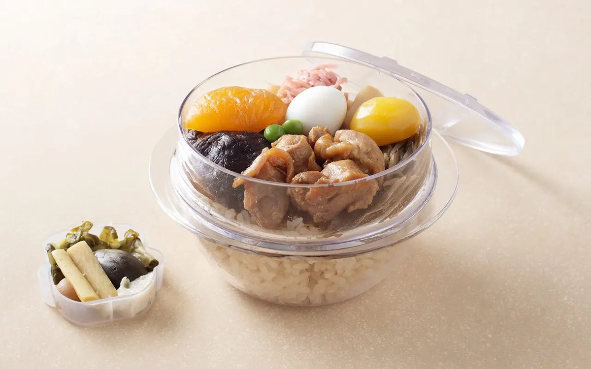 荻野屋創業140周年記念峠の釜めし販売】 中身が見えるクリア容器を採用