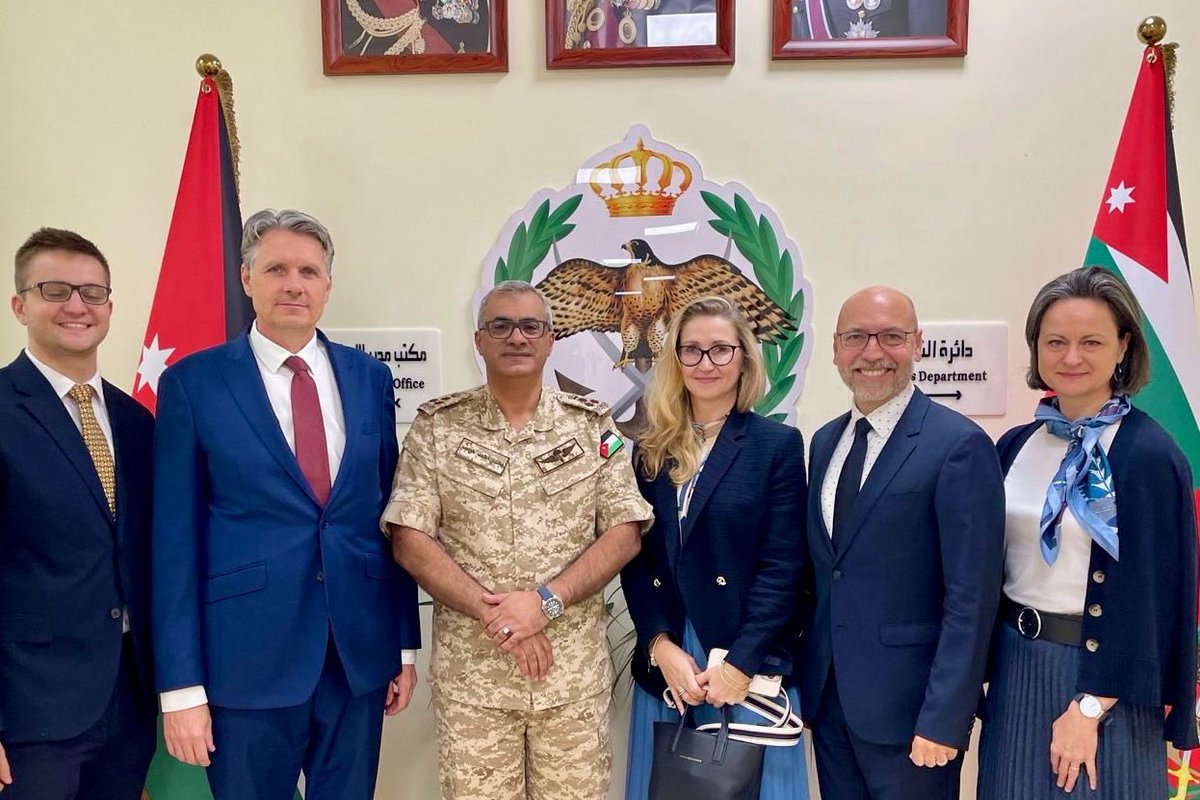 Czechia @ Middle East (@czechmfa_mena) on Twitter photo 🇨🇿 Státní tajemník Radek Rubeš byl informován 🇯🇴 armádou o bezpečnostní situaci v regionu. Vážíme si upřímné otevřenosti našich blízkých spojenců a pozitivní role, kterou Jordánsko sehrává v tomto komplexním regionu. ⚖️ #bezpečnost #JAF #spolupráce
<a href="/CZinAmman/">Czech Embassy Amman</a> <a href="/PetrMZVHladik/">Petr Hladik</a> 🇨🇿 Státní tajemník Radek Rubeš byl informován 🇯🇴 armádou o bezpečnostní situaci v regionu. Vážíme si upřímné otevřenosti našich blízkých spojenců a pozitivní role, kterou Jordánsko sehrává v tomto komplexním regionu. ⚖️ #bezpečnost #JAF #spolupráce
<a href="/CZinAmman/">Czech Embassy Amman</a> <a href="/PetrMZVHladik/">Petr Hladik</a>