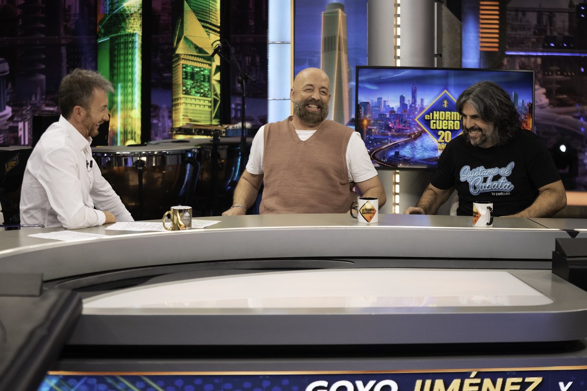 Atresmedia Comunicación (@atresmediacom) on Twitter photo #Audiencias I
👏 <a href="/El_Hormiguero/">El Hormiguero</a> se sitúa nuevamente como el programa MÁS VISTO de la noche
🥇 LÍDER absoluto con 1.859.000 seguidores de media, 4.021.000 espectadores únicos y un 15,3% de cuota, con <a href="/VaqueroEH/">JJ Vaquero</a> y <a href="/Goyojimenez/">Goyo Jiménez</a>
🏆 Supera por +8 y +1,7 puntos a sus competidores #Audiencias I
👏 <a href="/El_Hormiguero/">El Hormiguero</a> se sitúa nuevamente como el programa MÁS VISTO de la noche
🥇 LÍDER absoluto con 1.859.000 seguidores de media, 4.021.000 espectadores únicos y un 15,3% de cuota, con <a href="/VaqueroEH/">JJ Vaquero</a> y <a href="/Goyojimenez/">Goyo Jiménez</a>
🏆 Supera por +8 y +1,7 puntos a sus competidores