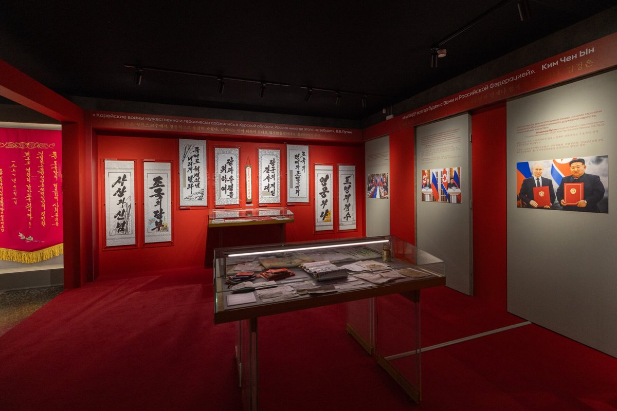 FYROM's tweet photo. 🇷🇺🇰🇵勝利博物館の展示会「肩を並べて共に（Плечом к плечу / 어깨를 걷고 함께）」開催🎉
📸：https://t.co/1kJOwbc06y https://t.co/yhSXYDlRjS