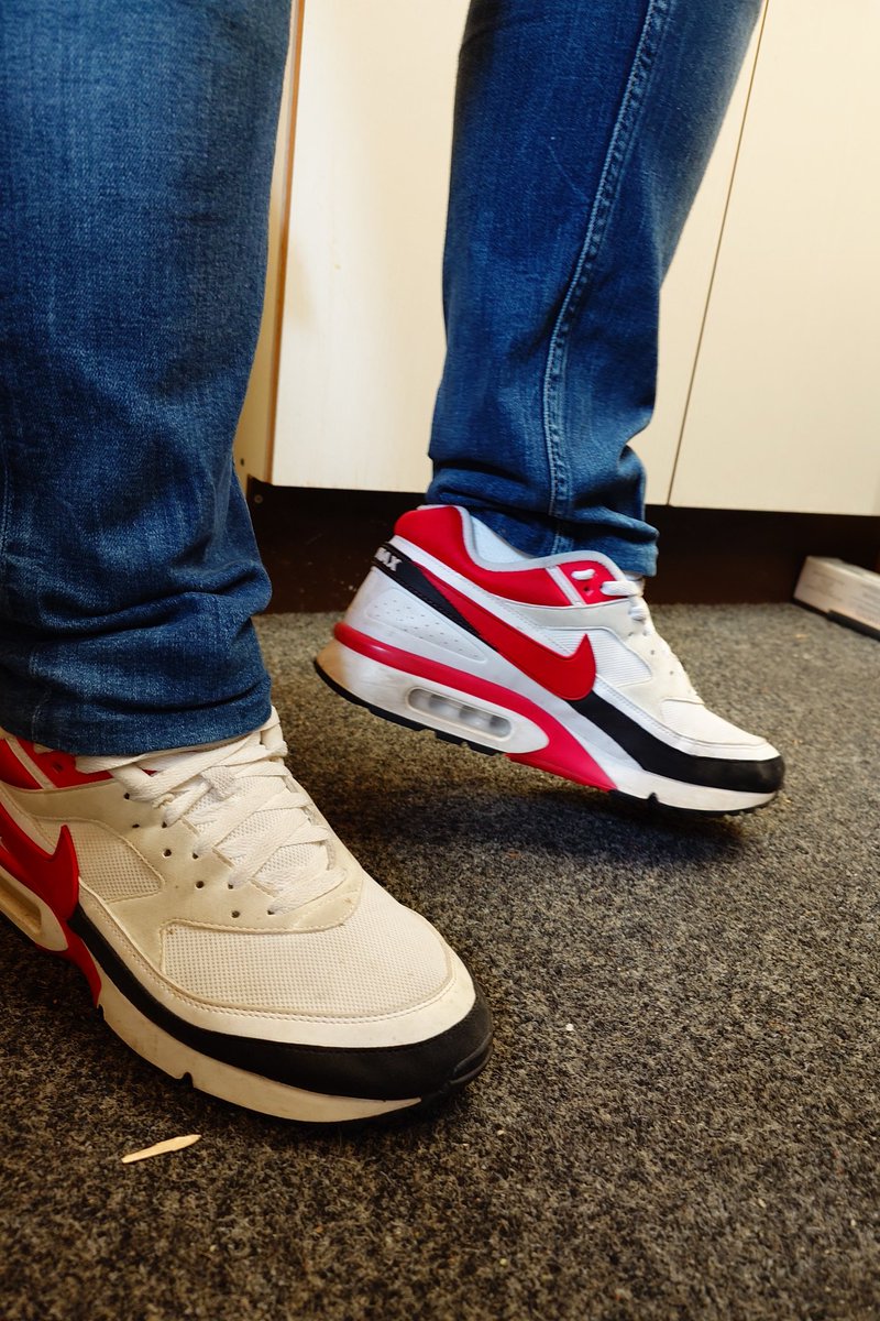 CurwenSimon's tweet photo. #ootd #nike #airmaxbw with #calvinkleinjeans over #hugo #briefs and all topped off with a #nikegolf #poloshirt https://t.co/kYX6NlE1v6