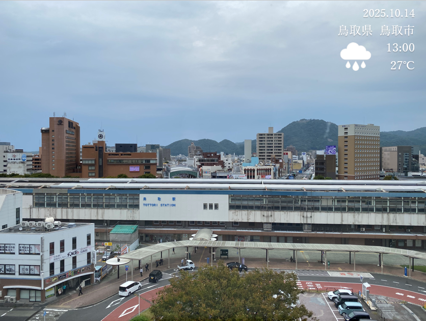 t_axis1993's tweet image. お疲れ様です。鳥取のアクシスです🙂
本日は雲に覆われています📷
気温も少し高くむしむしとしています。
午後からは雨が降るとのことで、急いで車に傘を取りに戻りました🏃‍♀️☔
連休明け、新しい一週間が始まります！
今週もよろしくお願いします！！
#企業公式秋のフォロー祭り…