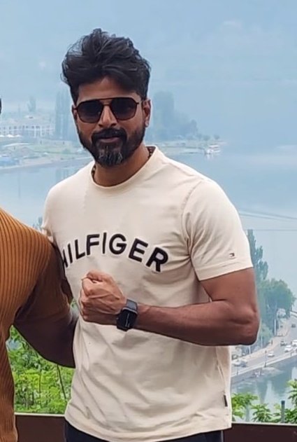 harini_0217's tweet image. Pls do a movie in this look againnn @Siva_Kartikeyan 😭💥