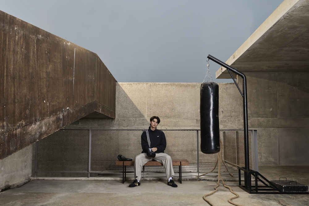 otpcnews's tweet image. &quot;ไบร์ท วชิรวิชญ์&quot; เปิดตัวสนีกเกอร์ลิมิเต็ด ADIDAS FW25 Muay Thai เท่สะท้านจิตวิญญาณนักสู้ไทยสู่สตรีทแฟชั่นโลก

#bbrightvc 
#adidasxBright
#FW25MuayThai
#adidas #adidasthailand
#adidasoriginals 

&quot;ไบร์ท วชิรวิชญ์&quot; @bbrightvc ร่วมเปิดตัวสนีกเกอร์ลิมิเต็ด FW25 Muay Thai จาก ADIDAS…