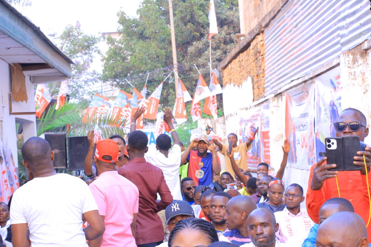 Après une journée des larmes suscitée par le départ précipité du SGA Zone Sud-Est, feu Me Eddy TSHIPENG , la délégation venue pour la circonstance a tenu à remercier les cadres et militants du Haut-Katanga ainsi que du Lualaba d'avoir honoré leur général tombé au front dignement.