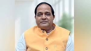 otvkhabar's tweet photo. #eKYC_କରିନଥିଲେ_ମିଳିବନି_ଚାଉଳ: ମନ୍ତ୍ରୀ
-eKYC କରିନଥିଲେ ଆସନ୍ତା ମାସରୁ ବନ୍ଦ ହେବ ଚାଉଳ
-ସୂଚନା ଦେଲେ ଯୋଗାଣ ମନ୍ତ୍ରୀ କୃଷ୍ଣ ଚନ୍ଦ୍ର ପାତ୍ର
-‘ଏବେବି ରାଜ୍ୟର ୧୫ ଲକ୍ଷ ୬୭ ହଜାର e-KYC କରିନାହାନ୍ତି’
-‘e-KYC କରିନଥିବା ଲୋକ ଚାଉଳ ପାଉଛନ୍ତି, ତାକୁ ବନ୍ଦ କରିଦିଆଯିବ’
-‘ଯେଉଁମାନେ e-KYC କରିବେ ନାହିଁ, ସେମାନଙ୍କ ପାଇଁ ଚାଉଳ ଯିବ ନାହିଁ’
-‘କେନ୍ଦ୍ର ସରକାର e-KYC ବନ୍ଦ କରିଛନ୍ତି, ସମୟ ବଢ଼େଇଲେ ଆମେ ବଢ଼େଇବୁ’
-‘ବାଦ୍‌ ପଡ଼ିଥିବା ହିତାଧିକାରୀ ଲିଖିତ ଭାବେ ଦେଲେ ବିଚାର କରାଯିବ’

#KrushnaChandraPatra #BJP #eKYC #OTV