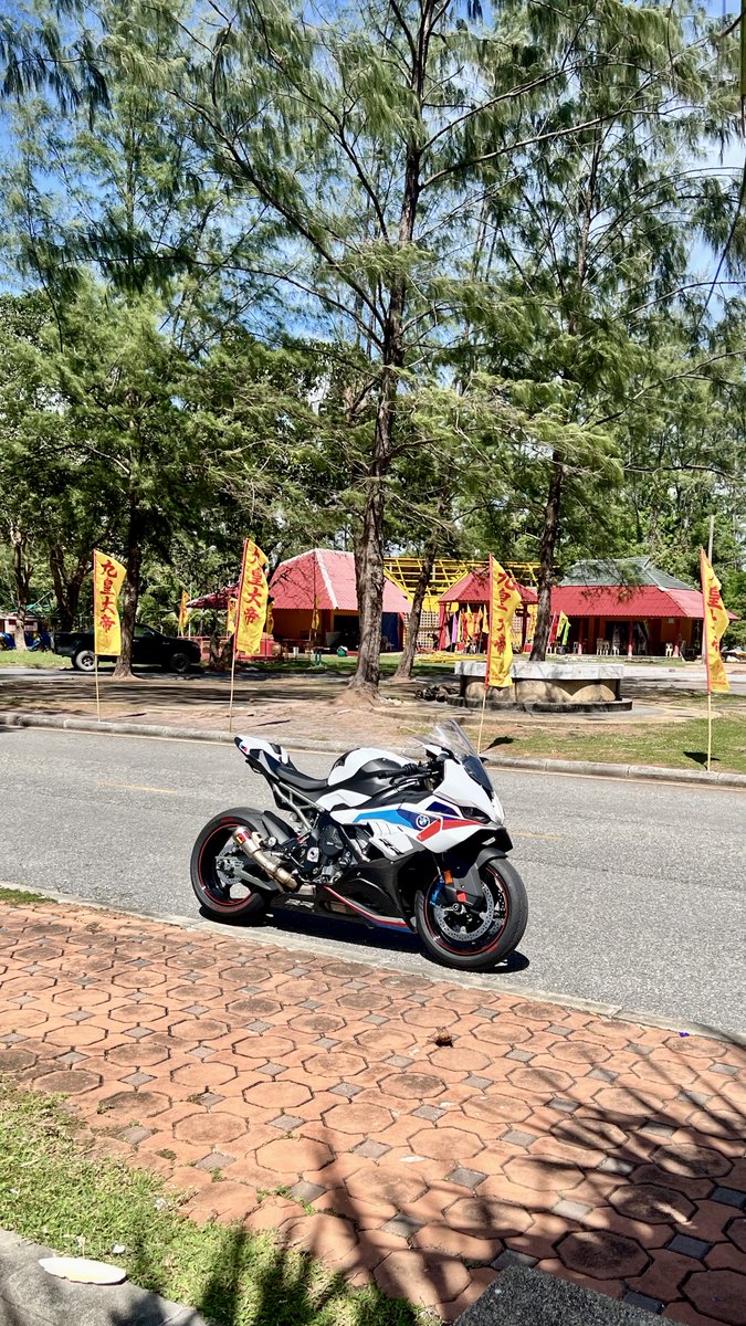 Looks fast stopped