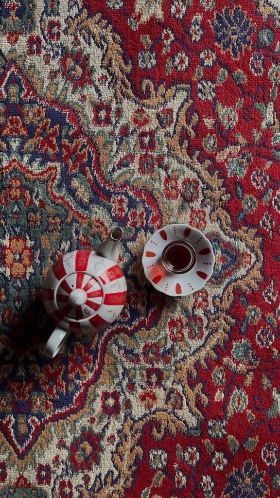 mywonder_land's tweet photo. Good morning, friends! ☀️ Come have some tea on the Persian carpet 🍵🧡
#GoodMorning #PersianTea #PersianCarpet #IranVibes #ChaiTime #CozyMoments https://t.co/5UoPNaAPFh