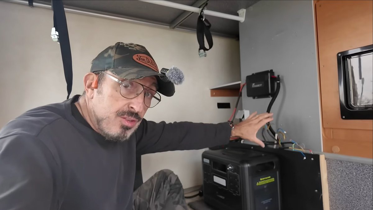 FossibotTech's tweet photo. YouTuber Nomade into the Wild upgraded his camper with FOSSiBOT F2400 + FAC580! Connect multiple devices, adjust charging speed, remote control & more.
🎥 Watch: https://t.co/i0ieCZoppC
💸 Use XYF2400 €40 OFF, XYFAC580 €20 OFF!
#FOSSiBOT #Vanlife #F2400 #FAC580 #OffGridPower https://t.co/lpJ478PgiC