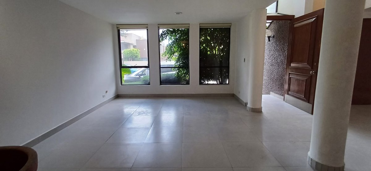 GariPantoja's tweet photo. Se Vende CASA EN CONDOMINIO $5,950,000 en Magdalena Contreras a 20 min de Santa Fe y 10 de Périferico Sur.
234m2 de construcción y 160m2 de terreno. Con 3 recamaras, 2.5 baños, cuarto de servicio, patio y 3 estacionamientos. Vigilancia 24 horas 

Informes 5578879346 https://t.co/p0m25qlXd5