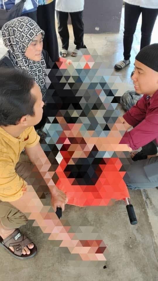 fayasodlam_007's tweet image. KUALA LUMPUR – Seorang pelajar perempuan Tingkatan 4 di sebuah sekolah di Bandar Utama, Petaling Jaya ꓟꓮꓴꓔ selepas dipercayai ꓓꓲꓔꓲꓗꓮꓟ pelajar lelaki Tingkatan 2 sekitar jam 9.30 pagi tadi.

Ditulis : 14 Oktober 2025 
#jenayah
#kesjuvana